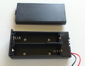 電池ボックス　リチウムイオン電池18650 x２本用　7.4V　カバー、スイッチ付き