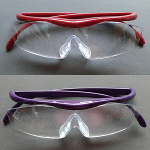 メガネ型 拡大鏡 1.8倍 軽量グラス オーバーグラス対応 ルーペめがね 眼鏡 ハンズフリー フリーサイズ 男女兼用 紫赤2本セット 送料無料