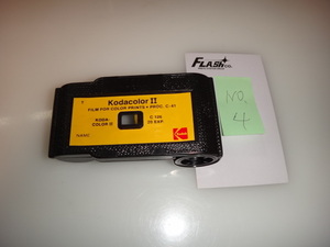 １２６カセットフィルム　パトローネ　NO,4　コダック　中身は空　ジャンク商品　超レア　　フィルムコレクション　定形外に限り送料無料