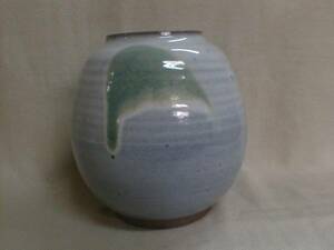 小石原焼　三笠窯　鮮やか白・緑釉　19.5x17cm　陶器製飾り花瓶