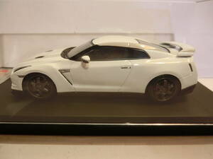 HPI製 1/43　日産　GT-R（R35）ニスモ倶楽部スポーツパッケージ　白 ＊送料510円～ 　Nissan Nismo　Club　Sports　PKG