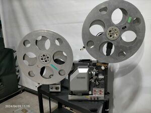 【動作品】【動作確認動画あり】16ミリ 16mm 映写機 ELMO クセノンランプXP-750 ③☆6000ft対応　キャリングケース付き!!