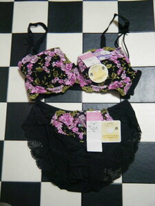 THEORIA　ブラジャー・ショーツ　サイズC75・M　D5692　未使用タグ付き　黒ピンク花柄