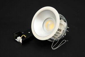 B4D QA020101 新品 東芝 LED 照明器具 ＬＥＤ一体形ダウンライト 調光 温白色 広角タイプ LEDD-95021MWW-LD9 100V-242V 50/60Hz m