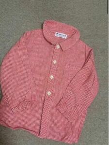 n45 443 女の子90ファミリアの赤の長袖シャツ　美品