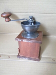 Antique Coffee Mill　　　（ｙ29）