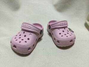 C7368★crocs★子供用2・3サイズ★ピンク　樹脂サンダル★