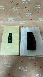 越南（伽羅）タトウ紙付　69.9g 香木　古美術　香炉　香合　香道具　茶道具　中国美術　ベトナム産　塗香　沈水香木　松栄堂