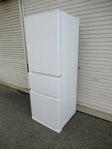 NO２三菱冷凍冷蔵庫　MR-C33H-W　２０２２年　３３０L 　ほんの少し傷あり　兵庫県加古川市より１００Km 以内送料無料です。
