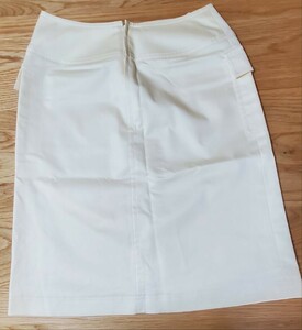 新品保管品　courrges クレージュ　白色のスカート　サイズ　64-91