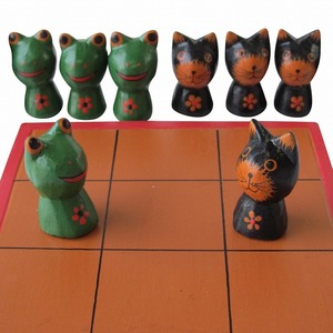 バリネコ VS カエル のチェス バリ猫 蛙の木彫りの置物【メール便OK】【テーブルゲーム ボードゲーム ○×ゲーム】YSA-010299