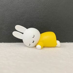 ミッフィー(きいろ) 「miffy(ミッフィー) すやすやフレンドFig.」 フィギュア★サイズ約4.5cm〈h2b