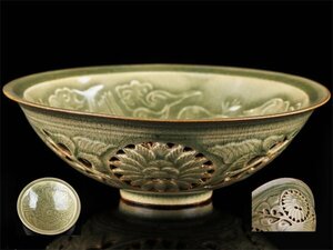 【琴》送料無料 中国美術 青磁陽刻透彫茶碗 WJ564