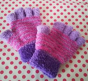ＵＳＥＤ★子供衣料　手袋　指あきタイプ　紫　パープル　ピンク　ボーダーライン　しましま　もこもこ　手の小さめな大人の女性にも