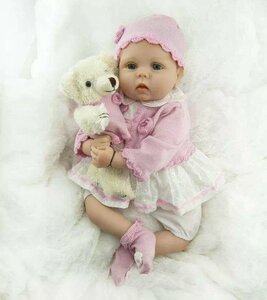 リボーンドール 赤ちゃん人形 ベビー人形 ベビードール 海外ドール リアル ハンドメイド 綿ボディ クマさんと一緒の女の子