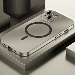 iPhone15Pro用　耐衝撃アルミニウム　ハードメタル磁気カバー　チタニウムゴールド　MagSafe対応