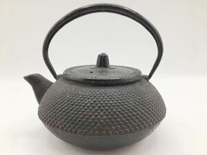 南部鉄器 鉄瓶 金属工芸 茶道具 南部鉄瓶 湯沸し あられ紋様 霰紋様 金属工芸品 南部鉄 煎茶 鋳物 鋳鉄 ツル付き 鉄分補給