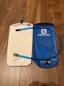 Salomon サロモン ソフト リザーバー バッグ ハイドレーション バッグ 1.5L トレラン 登山 マラソン 未使用 保冷カバー付き その１