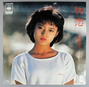 T-852 美盤 三田寛子 初恋/季節のファンタジー 45 RPM　07SH1285　村下孝蔵詩曲