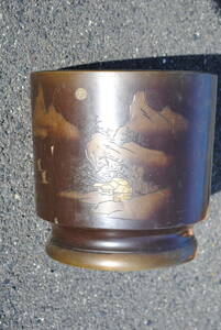 井1　昭和レトロ　銅製　火鉢　一対　手彫り彫金　山に古民家　二本の原風景　240x240ミリ