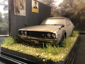 昭和レトロな風景 1/32 ニッサン スカイライン 2000GTR ケンメリ 旧車 自作ジオラマ完成品 ケース付