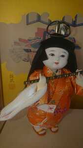 ★【日本人形・錦凰作】錦凰作の日本人形です。お題は「仲よし」。木製のガラスケース付きです。