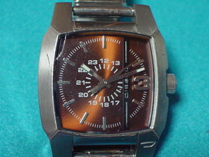 DIESEL　THEーBRAVE　５BAR　腕時計　角型　ブラウン　ジャンク品