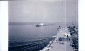 古写真　歴史資料　1970年　海賊と呼ばれた男　出光左三　出光グループ　当時所有　出光丸タンカー　海上航海にて撮影
