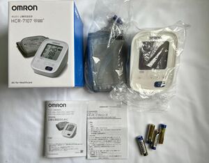 オムロン 上腕式血圧計 HCR-7107 使用回数少ない美品