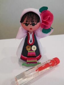 ブルガリア 人形 民族衣装 少女 ローズエッセンス付き 0046