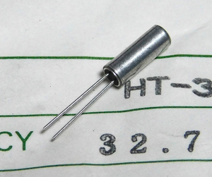 ヘルツ製 HT-38 水晶振動子 (32.768KHz)[10個組]【管理:KA254】