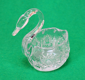 1122/チェコ ボヘミアンクリスタルガラス・スワン型 小物入れ・美品