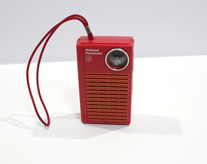 昭和レトロ National/Panasonic ナショナル R-1025 AMラジオ 赤 コンパクト コレクション 中古 ジャンク ya1069