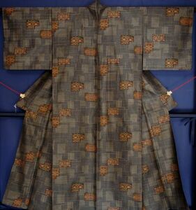 絹と毛　　八王子織物　シルクウール御召大島　誂仕立品中古品