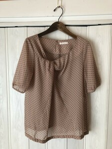 ◆je chichi/ドット柄のシフォン半袖ブラウス◆N