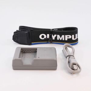 OLYMPUS オリンパス E-M1 周辺機器セット　(ストラップ、BCN-1 充電器 )