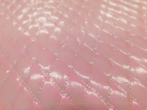 【1円スタート！！】エナメル革　型押し　キルティング　ピンク　約50ds　1.4mm厚 レザークラフト　材料　本革