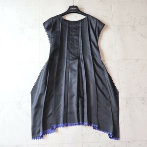 新品同様★イッセイミヤケ ISSEY MIYAKE★配色ギザギザ★変形プリーツ ロングワンピース ★PLEATS PLEASE