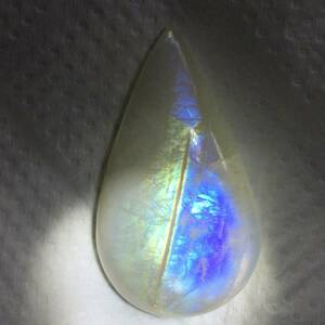 天然ブルームーンストーン　ペアシェイプカット　ルース　117.10ct 51.3×29.8×11.3mm