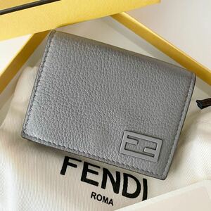 美品 本物 FENDI フェンディ 7M0280 AG0L グレー グリ レザー 三つ折り財布 ミニ財布 FFバゲット メンズ コンパクトウォレット 男女兼用