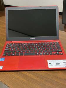 ASUS Eee Book X205TA 1.33GHz /2G/32GB/11インチ　Win10 Home