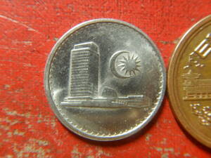 外国・マレーシア／１０セン白銅貨：国会議事堂（1977年）　240510