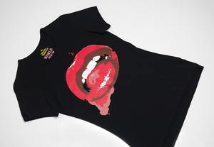 新品 日本製 Vivienne Westwood WORLD TOUR限定ワールドツアー半袖TシャツMレディースSサイズ36回顧展SLYリップ柄ANNAレッド黒38カットソー