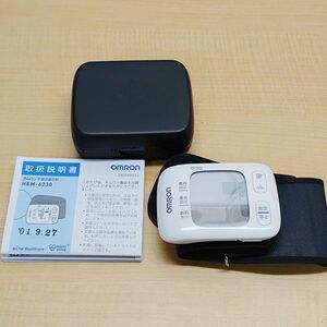 オムロン 手首式 血圧計 HEM-6230　美品