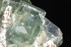 和みグリーン ゾーニング キュービッククラスター 天然 フローライト 38g 結晶 鉱物 標本 コレクション｜中国