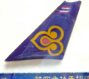 ★新品★ THAI　タイ国際航空　・　エアカナダ　尾翼ピンバッジ 翼PINS 日本製　