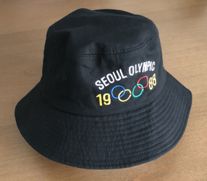 ソウル オリンピック ハット 韓国製 SEOUL OLYMPIC ブラック 帽子 G-DRAGON BIGBANG PEACEMINUSONE や K-POP 好きに も 黒 シェア 共用