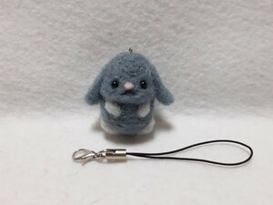 羊毛フェルト ハンドメイド　コロコロ うさぎちゃん ストラップ 