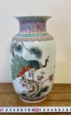 中国景徳鎮製　粉彩　花瓶1    孔雀図　景徳鎮　中国陶磁器　骨董