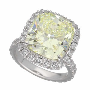 クッションカットダイヤモンド(11.27ct N-VS1)ダイヤモンド(1.77ct)リング Pt900 プラチナ 約12号 鑑定書